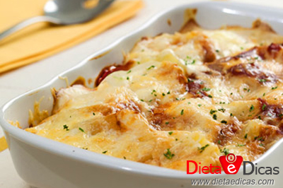 batata gratinada, receita batata gratinada com calabresa, batata gratinada no forno Ilustração de batata gratinada, receita batata gratinada com calabresa, batata gratinada no forno