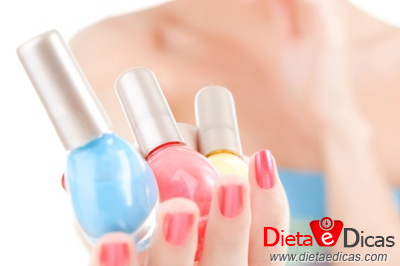 cor de esmalte, esmalte ideal para pele morena, esmalte para pele clara, esmalte que combina com pele negra, esmalte ideal para pele amarelada Ilustração de cor de esmalte, esmalte ideal para pele morena, esmalte para pele clara, esmalte que combina com pele negra, esmalte ideal para pele amarelada