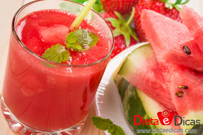 suco para retenção de líquido, suco para desinchar rápido, receita de sucos para retenção de líquidos Ilustração de suco para retenção de líquido, suco para desinchar rápido, receita de sucos para retenção de líquidos